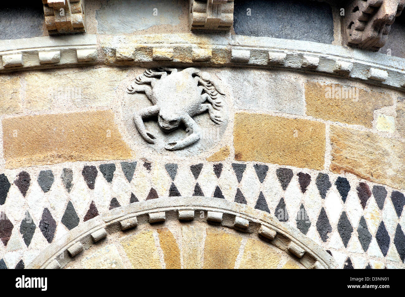 Segno zodiacale Saint Austremoine romana chiesa Issoire Puy de Dome massiccio Auvergne Francia centrale Foto Stock