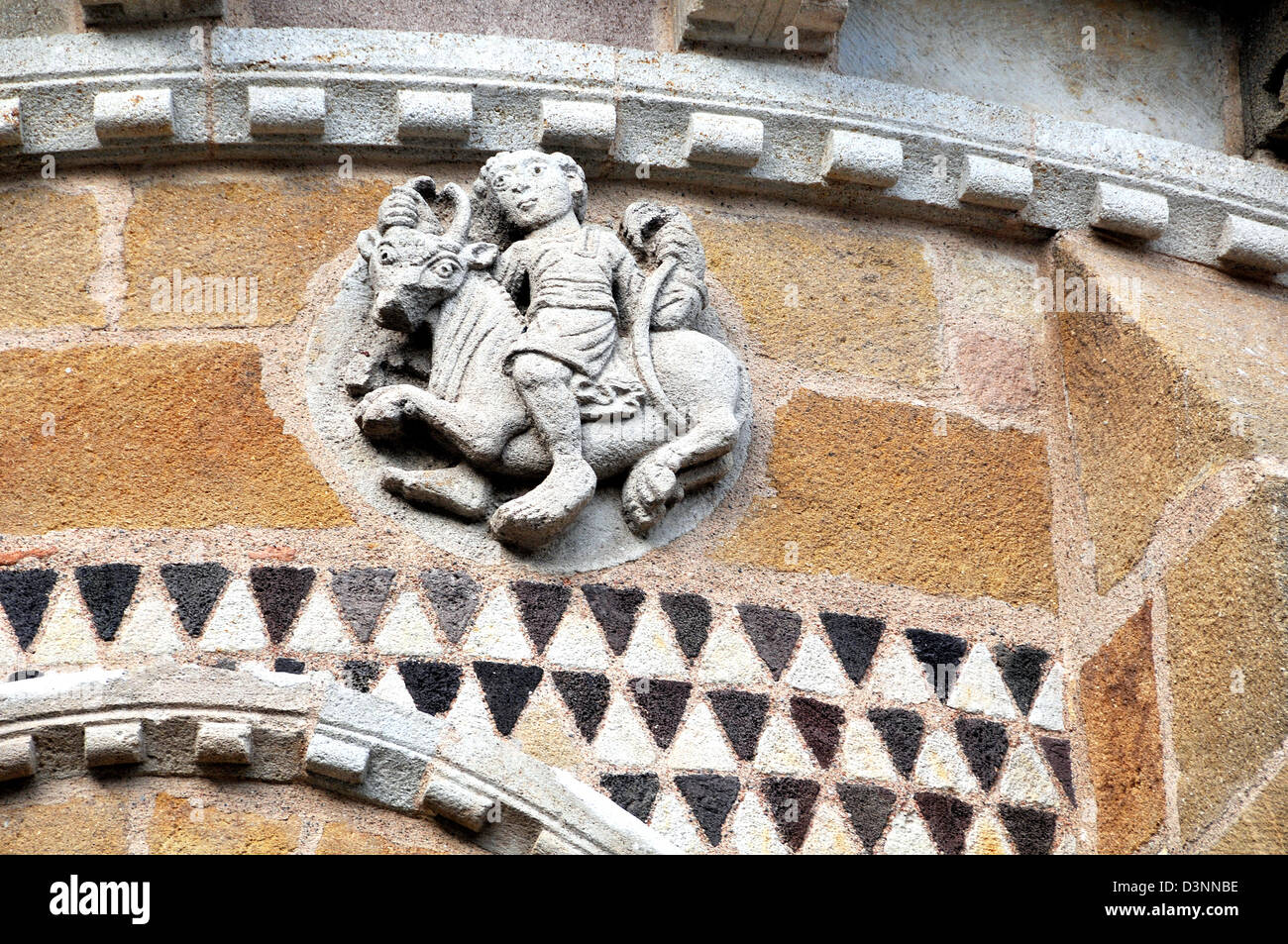 Segno zodiacale Saint Austremoine romana chiesa Issoire Puy de Dome massiccio Auvergne Francia centrale Foto Stock