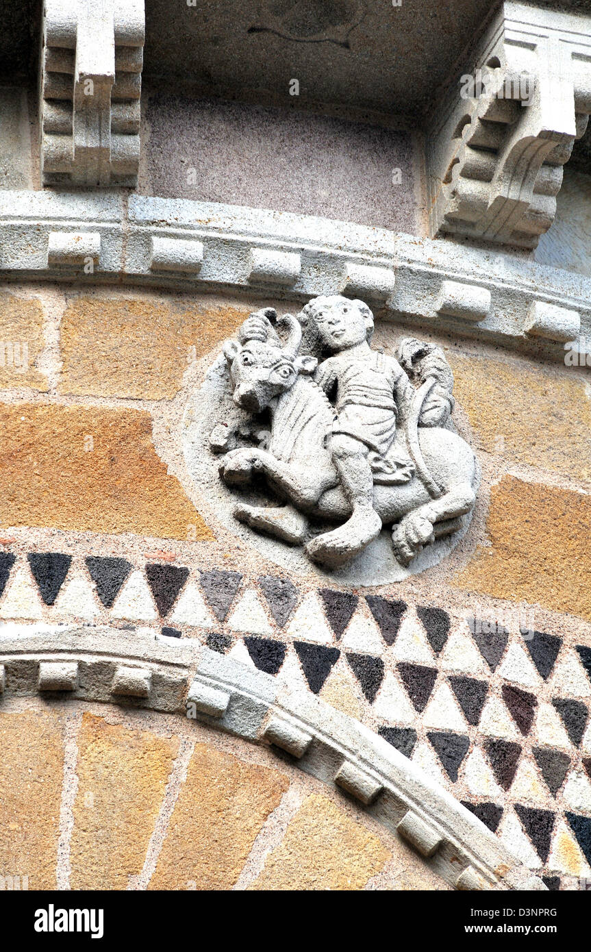 Segno zodiacale Saint Austremoine romana chiesa Issoire Puy de Dome massiccio Auvergne Francia centrale Foto Stock