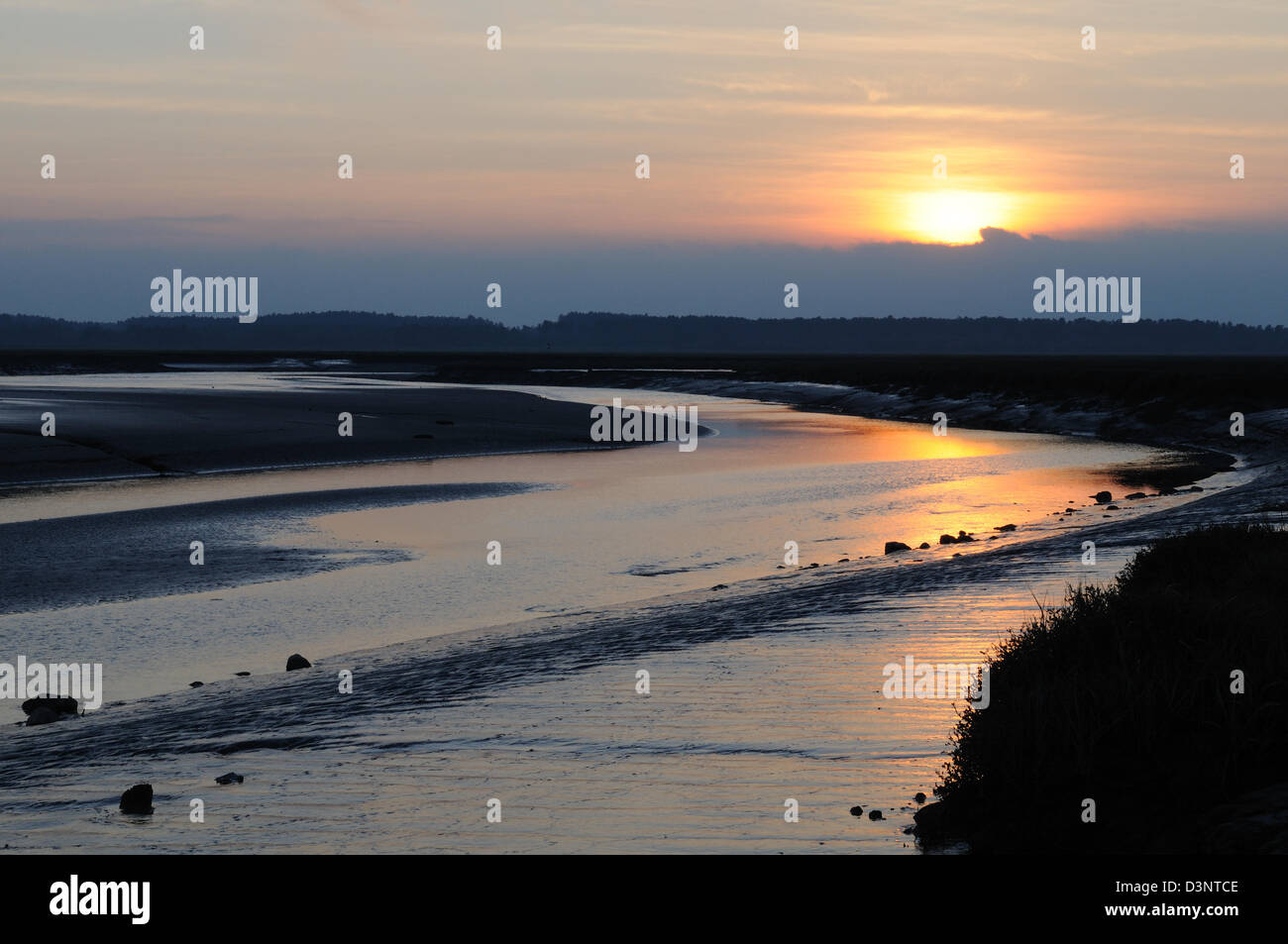 Tramonto sul fiume Gwendraeth estuario Kidwelly Quay Carmarthenshire Galles Cymru REGNO UNITO GB Foto Stock