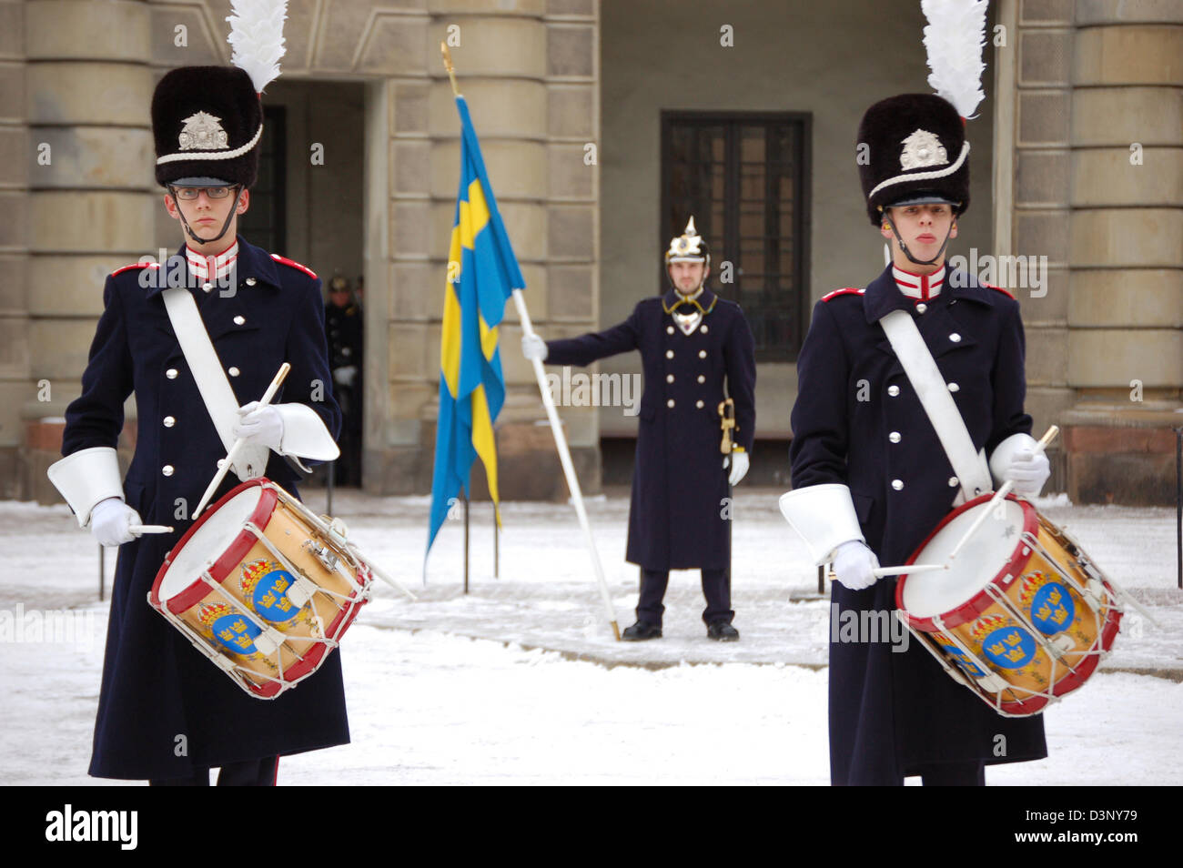 La foto mostra la modifica del re le guardie di fronte al palazzo del re di Stoccolma, Svezia, 1 febbraio 2006. Foto: Uwe Gerig Foto Stock