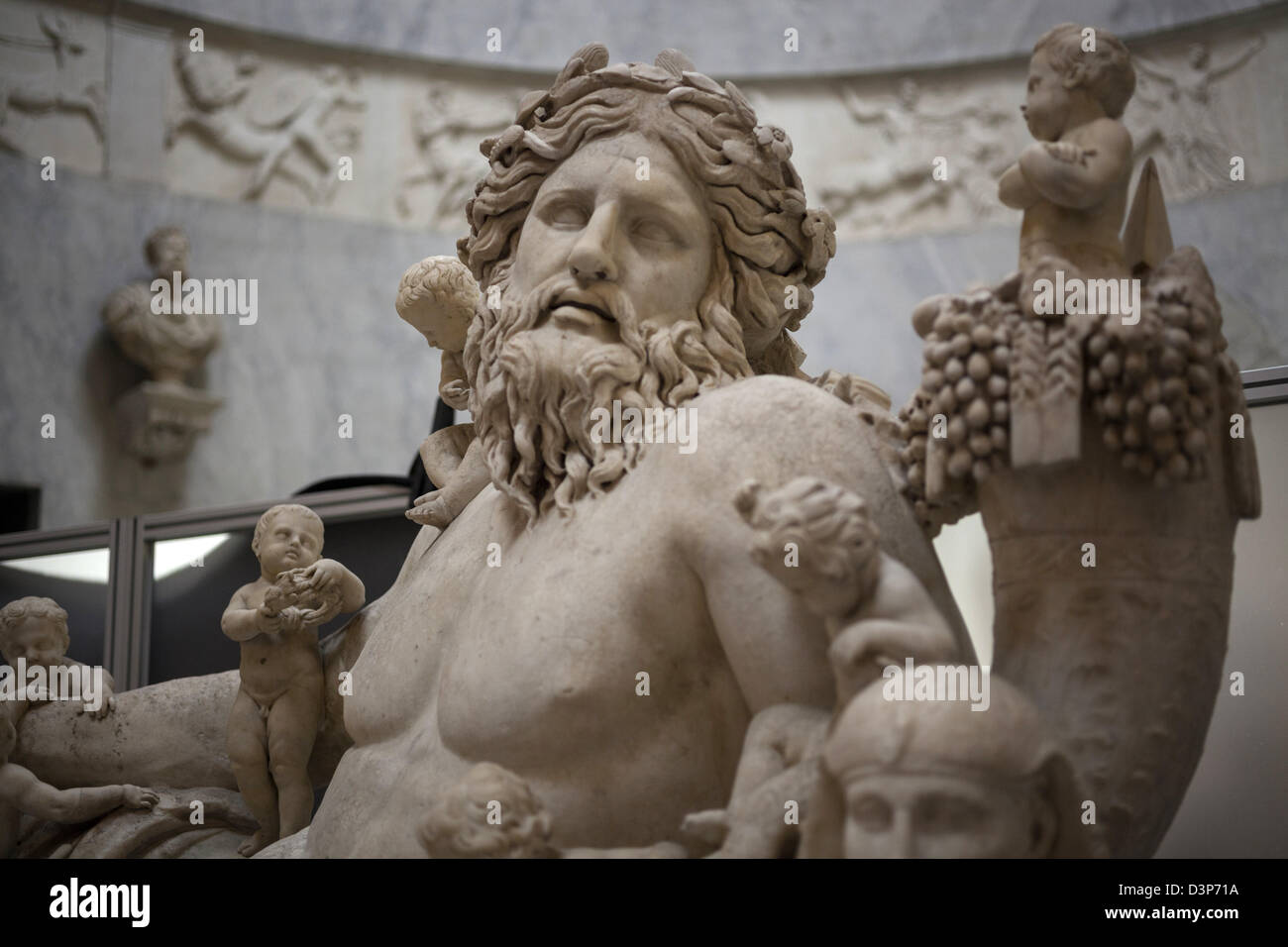 Statue di antiche divinità in mostra al Museo del Vaticano a Roma Italia Foto Stock