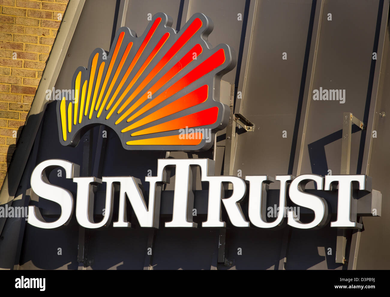 ARLINGTON, VIRGINIA, STATI UNITI D'AMERICA - Suntrust Bank segno sulla costruzione. Foto Stock