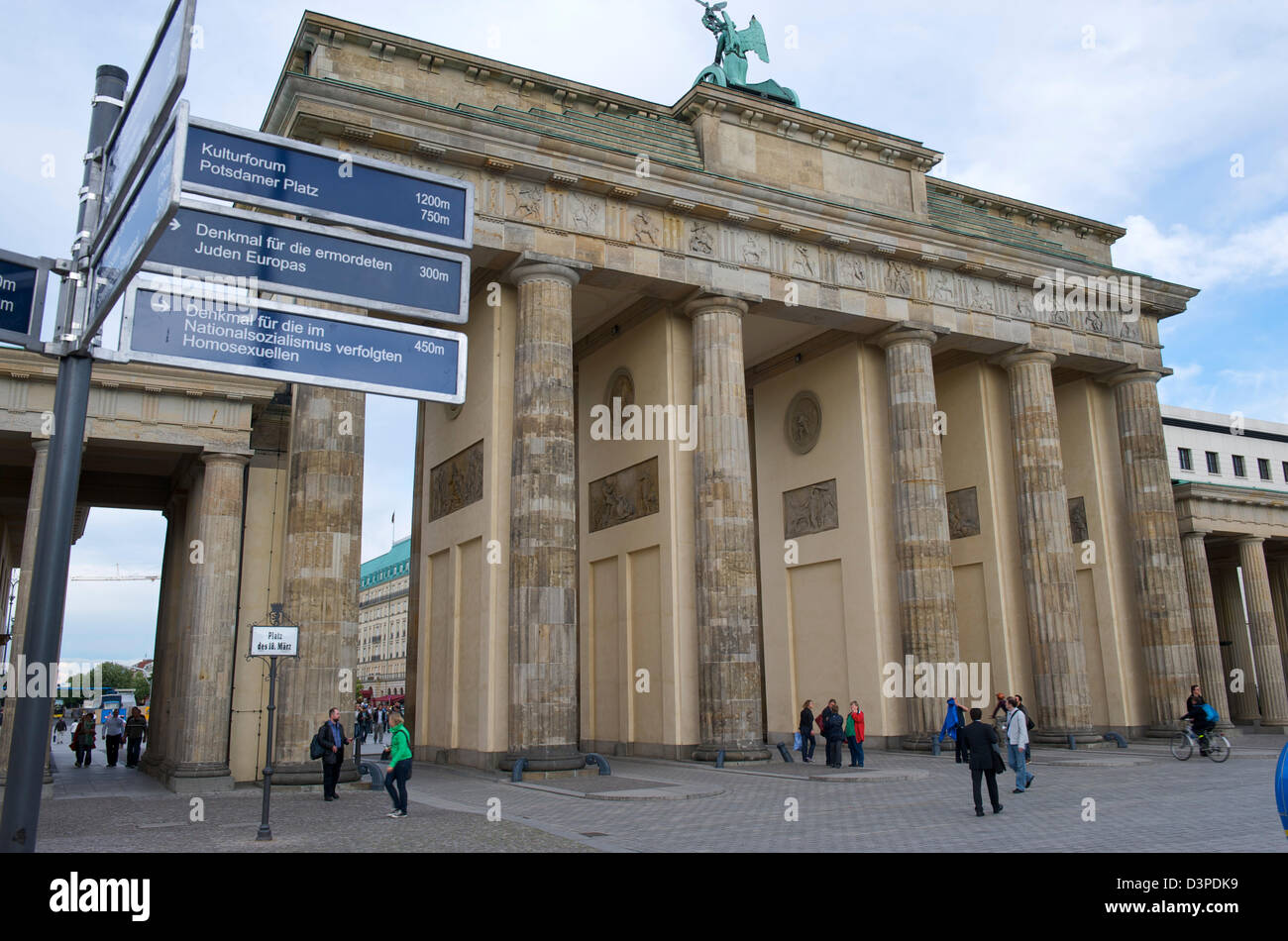 La porta di Brandeburgo a Berlino Foto Stock