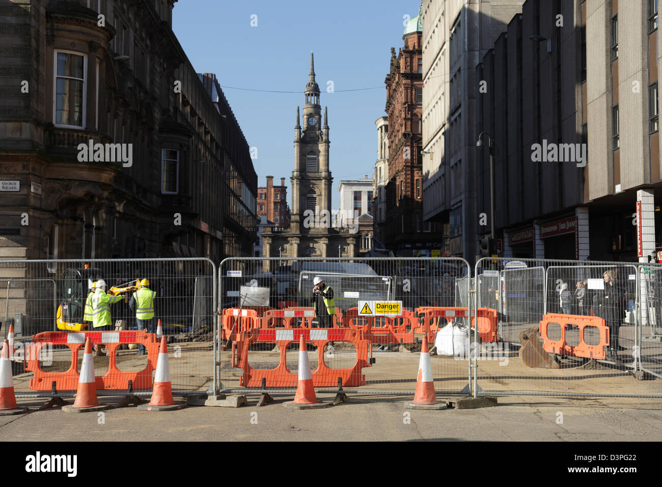 Una strada chiusa durante le riparazioni nel centro della città di Glasgow, Scotland, Regno Unito Foto Stock