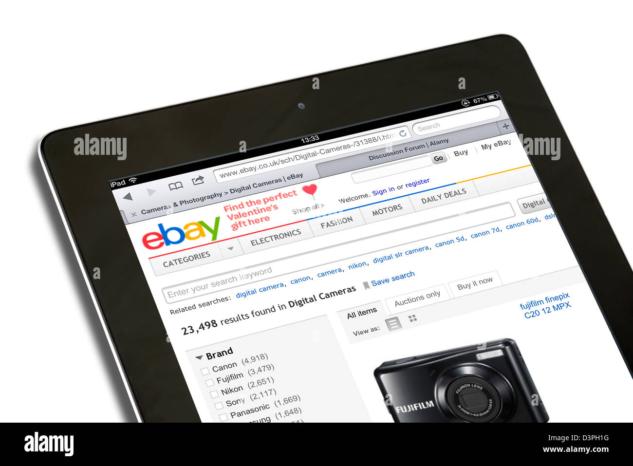 Guardando le telecamere su ebay UK site su una quarta generazione di Apple iPad, REGNO UNITO Foto Stock