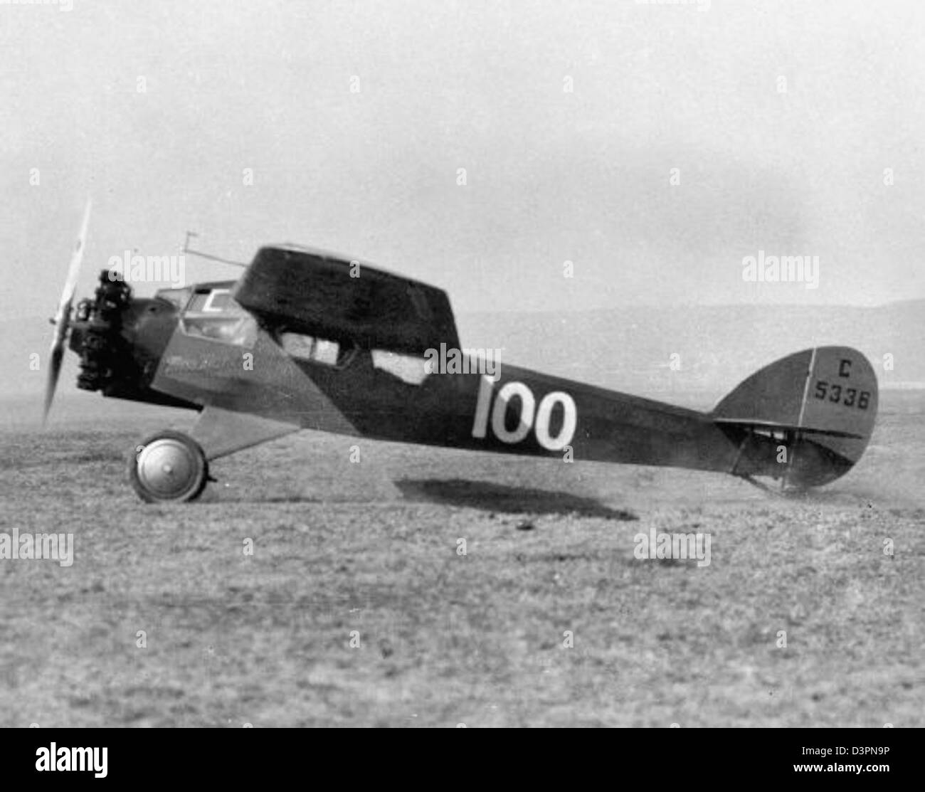 Il Cessna BW, un aereo leggero, è mostrato vicino a un'isola settentrionale. Il suo ruolo nell'aviazione generale e nelle operazioni di volo regionali è evidenziato in questa immagine. Foto Stock