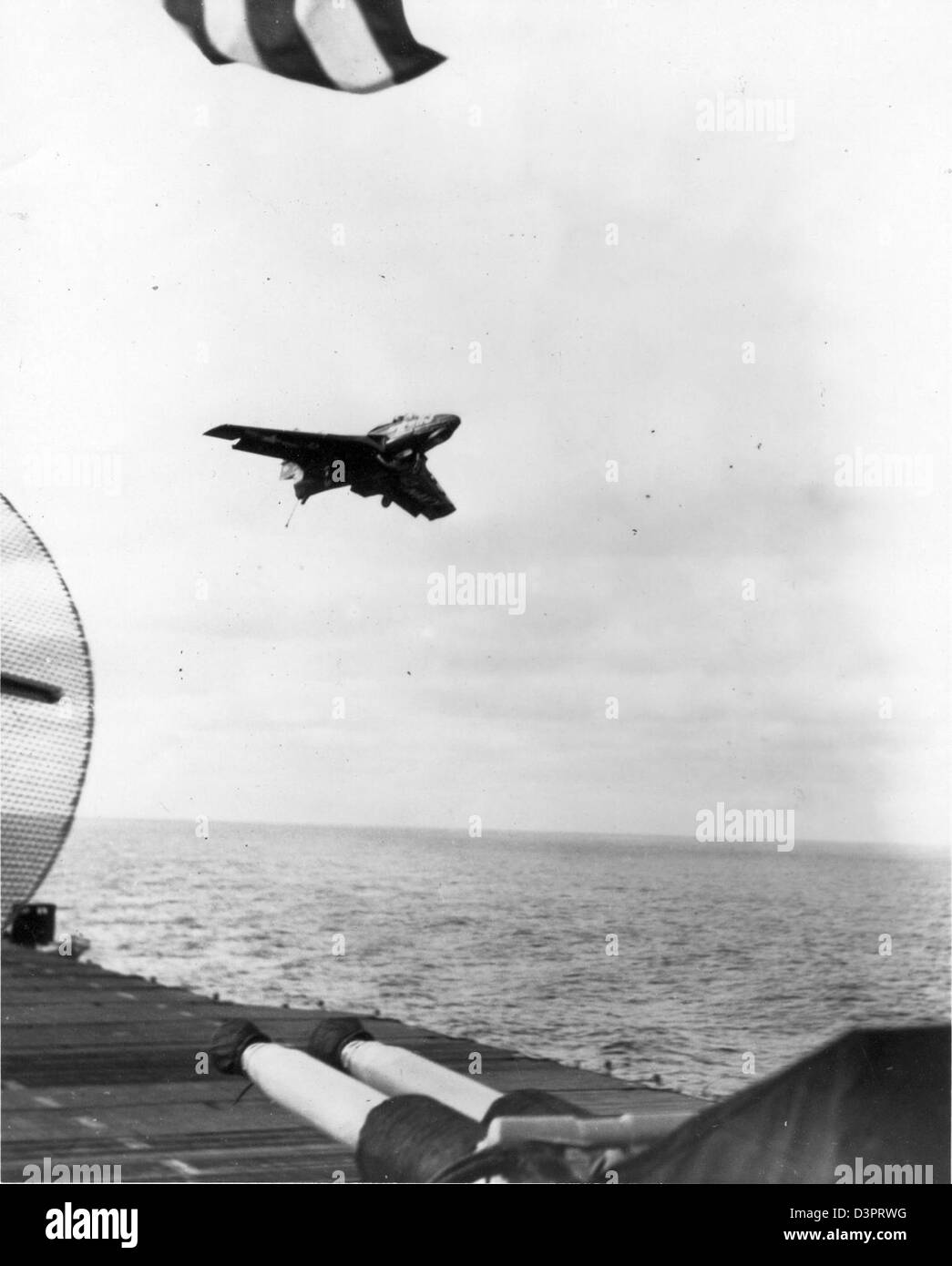 Il Grumman F9F-8 era un aereo a reazione da portaerei utilizzato dalla US Navy, visto qui in un'immagine etichettata come "c58 678". Ha svolto un ruolo significativo nell'aviazione navale durante la metà del XX secolo. Foto Stock