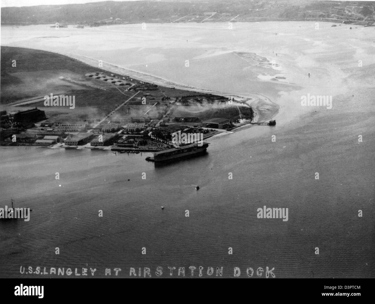 L'Archivio storico NASNI include registrazioni e immagini significative di portaerei come USS Jupiter (AC-3) e USS Langley (AV-3), navi fondamentali nella storia dell'aviazione navale statunitense. Foto Stock