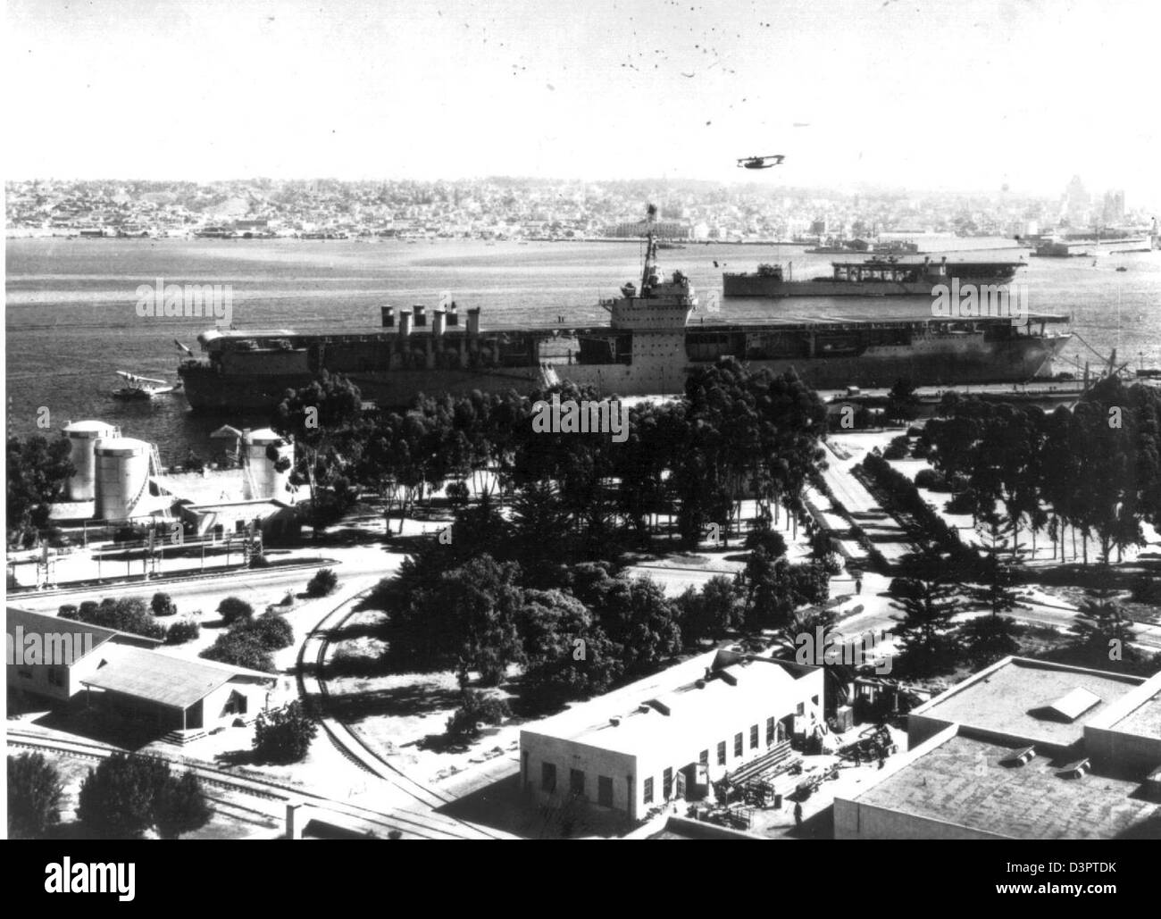 Un'immagine dal NASNI Historical Archive, raffigurante le portaerei della US Navy tra cui la USS Jupiter (AC-3), la USS Langley (CV-1) e la USS Ranger (CV-4). Mostra l'evoluzione dell'aviazione navale. Foto Stock