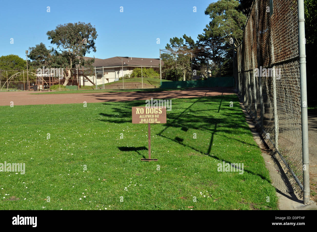 Non sono ammessi cani segno sul Glen Park campo da baseball Foto Stock