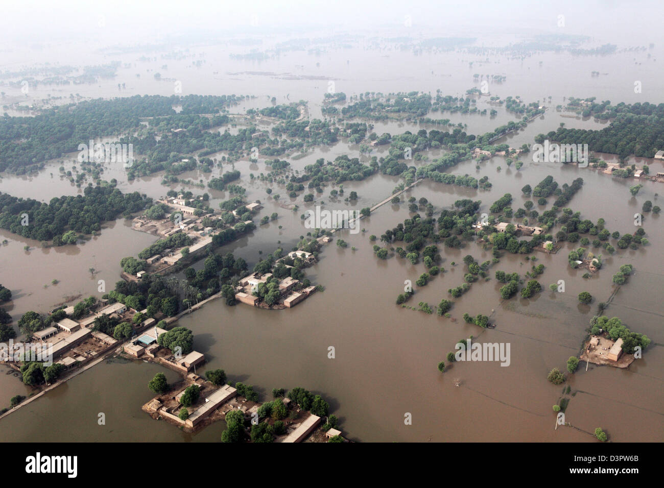 Kotnai, Pakistan, inondazioni su aree allagate Foto Stock