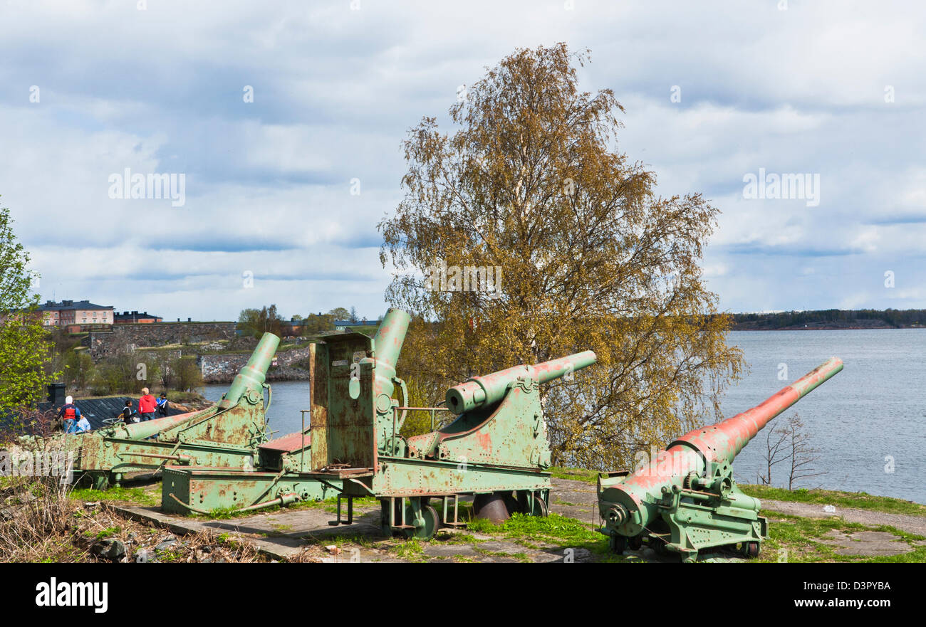 Finlandia, Helsinki, vecchie pistole a Suomenlinna fortezza marittima Foto Stock