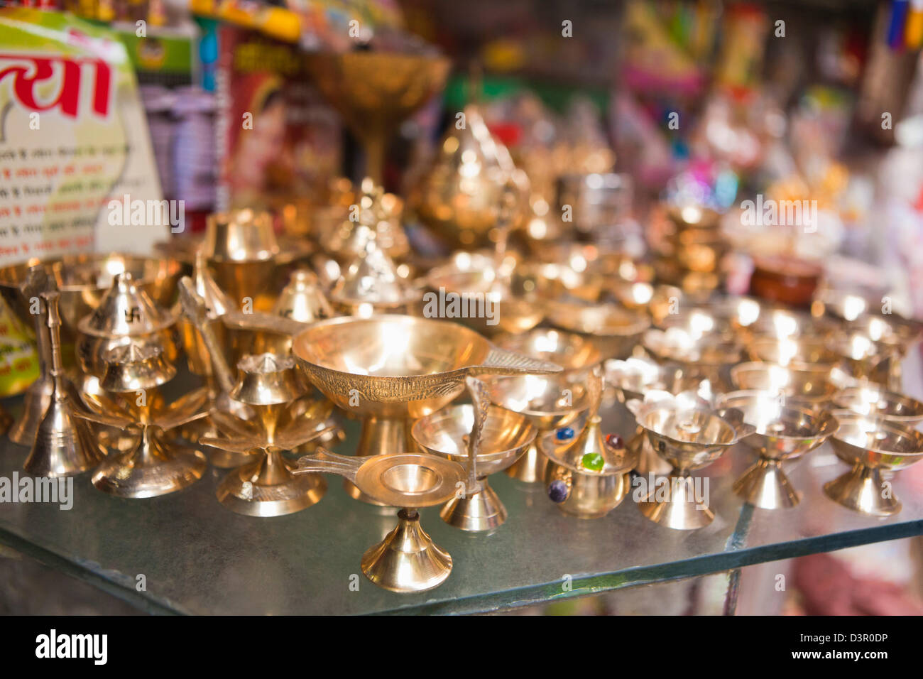 Lampade a olio in un negozio, Amritsar Punjab, India, Foto Stock