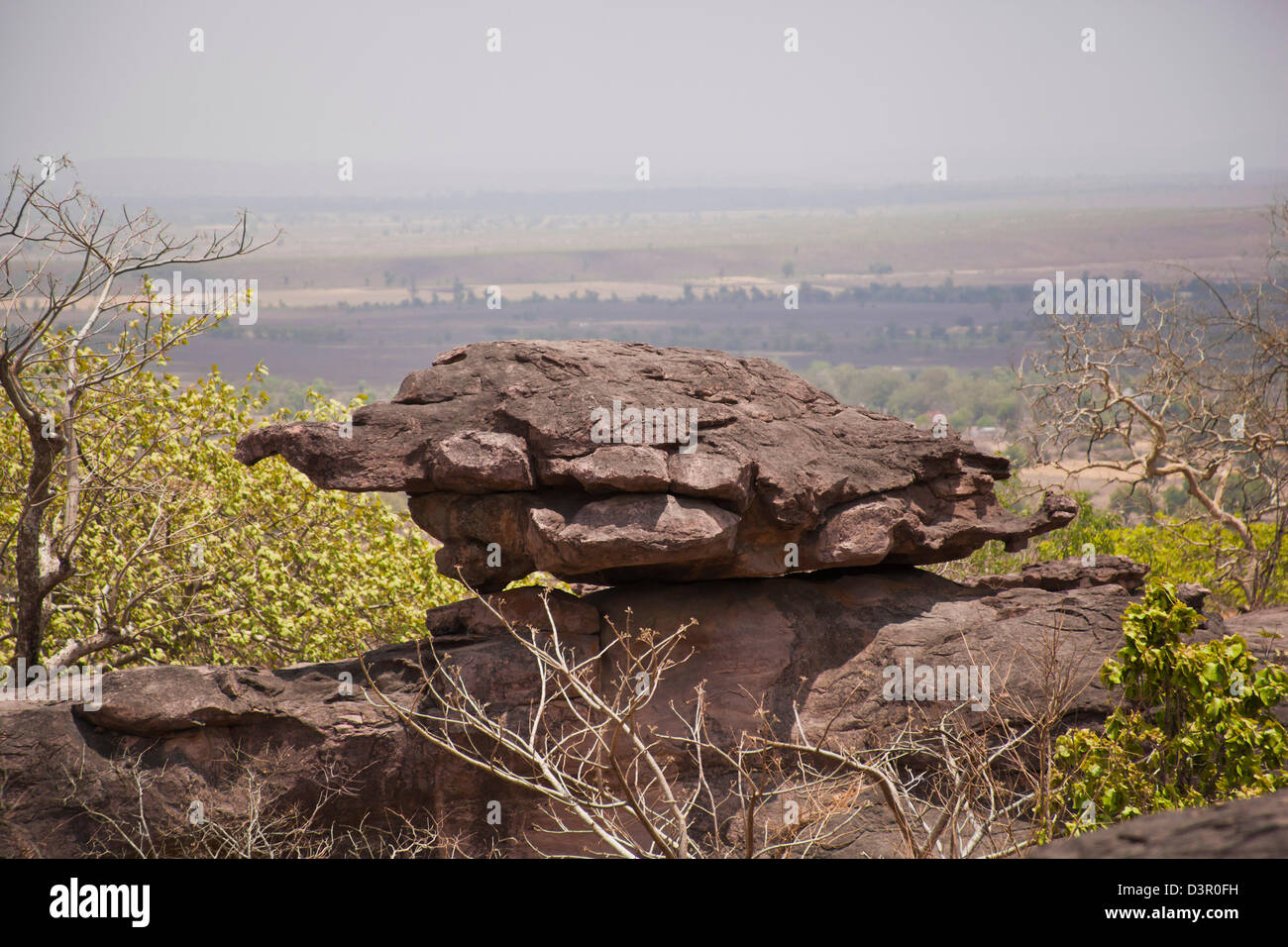 Le rocce in un sito archeologico, Bhimbetka Ripari Raisen distretto, Madhya Pradesh, India Foto Stock