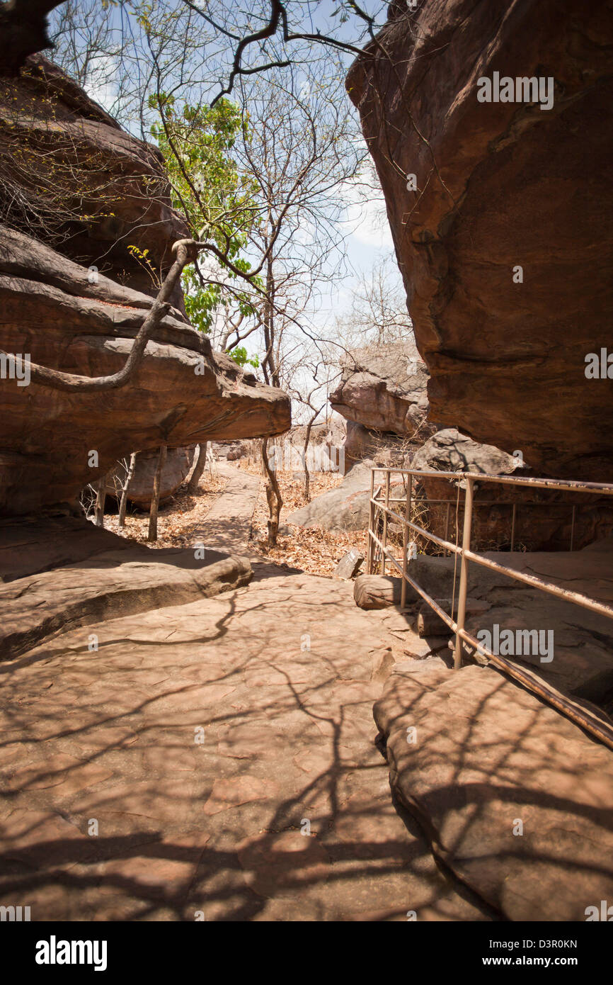 Ingresso di una grotta e di Bhimbetka Ripari Raisen distretto, Madhya Pradesh, India Foto Stock