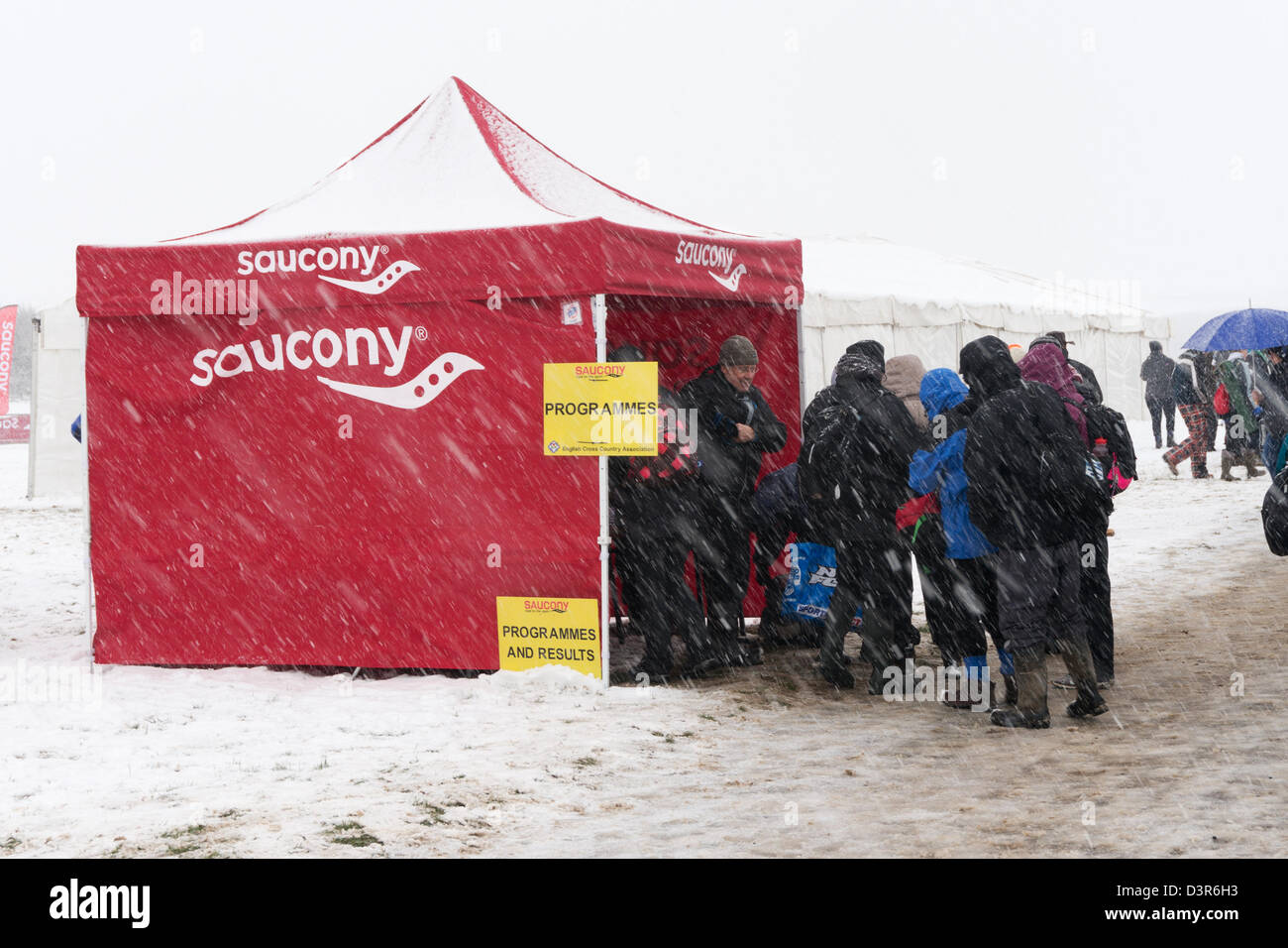 Herrington Country Park, Sunderland, UK. Il 23 febbraio 2013. La neve come coda di persone per i programmi nazionali di cross country Championships 2013. Credito: Washington / Imaging Alamy Live News Foto Stock