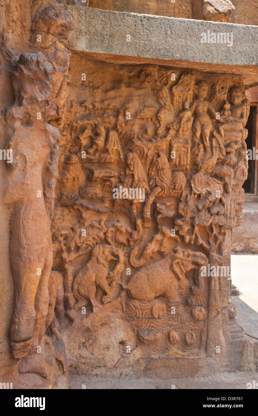 Dettagli di intagli in corrispondenza di un sito archeologico, Udayagiri e Khandagiri Grotte, Bhubaneswar, Orissa, India Foto Stock