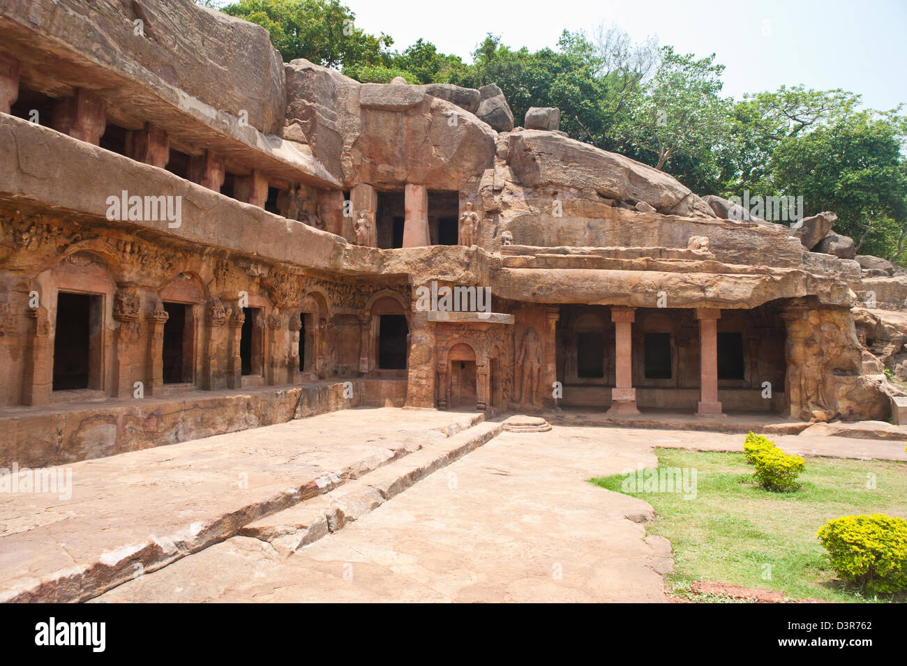 Resti di edifici in corrispondenza di un sito archeologico, Udayagiri e Khandagiri Grotte, Bhubaneswar, Orissa, India Foto Stock