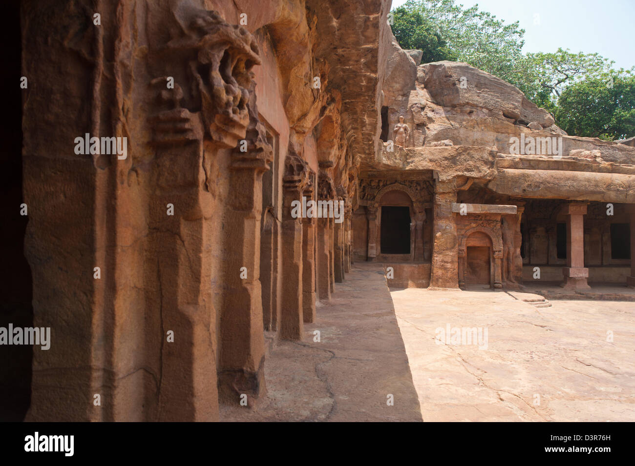 Resti di edifici in corrispondenza di un sito archeologico, Udayagiri e Khandagiri Grotte, Bhubaneswar, Orissa, India Foto Stock