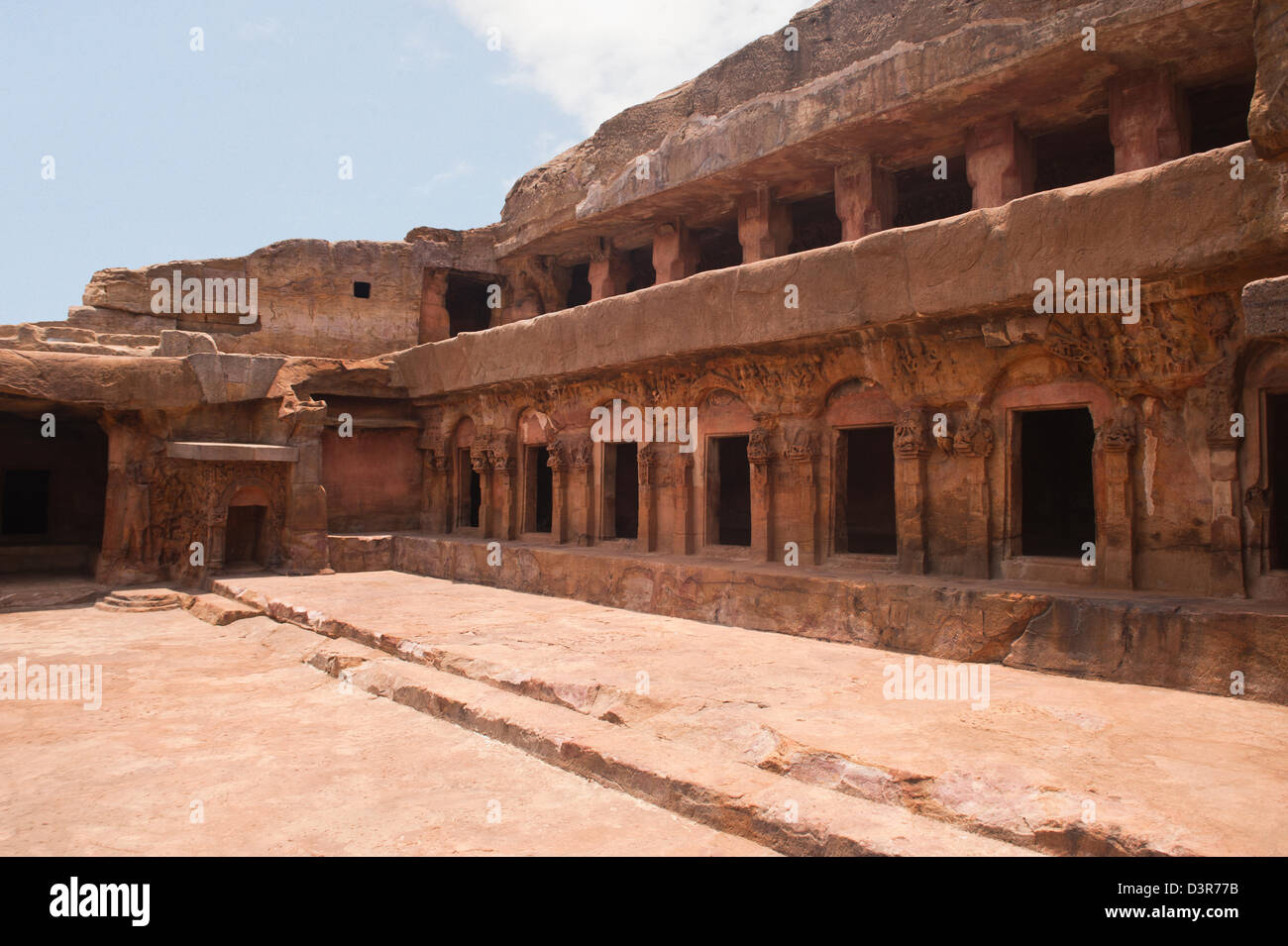 Resti di edifici in corrispondenza di un sito archeologico, Udayagiri e Khandagiri Grotte, Bhubaneswar, Orissa, India Foto Stock