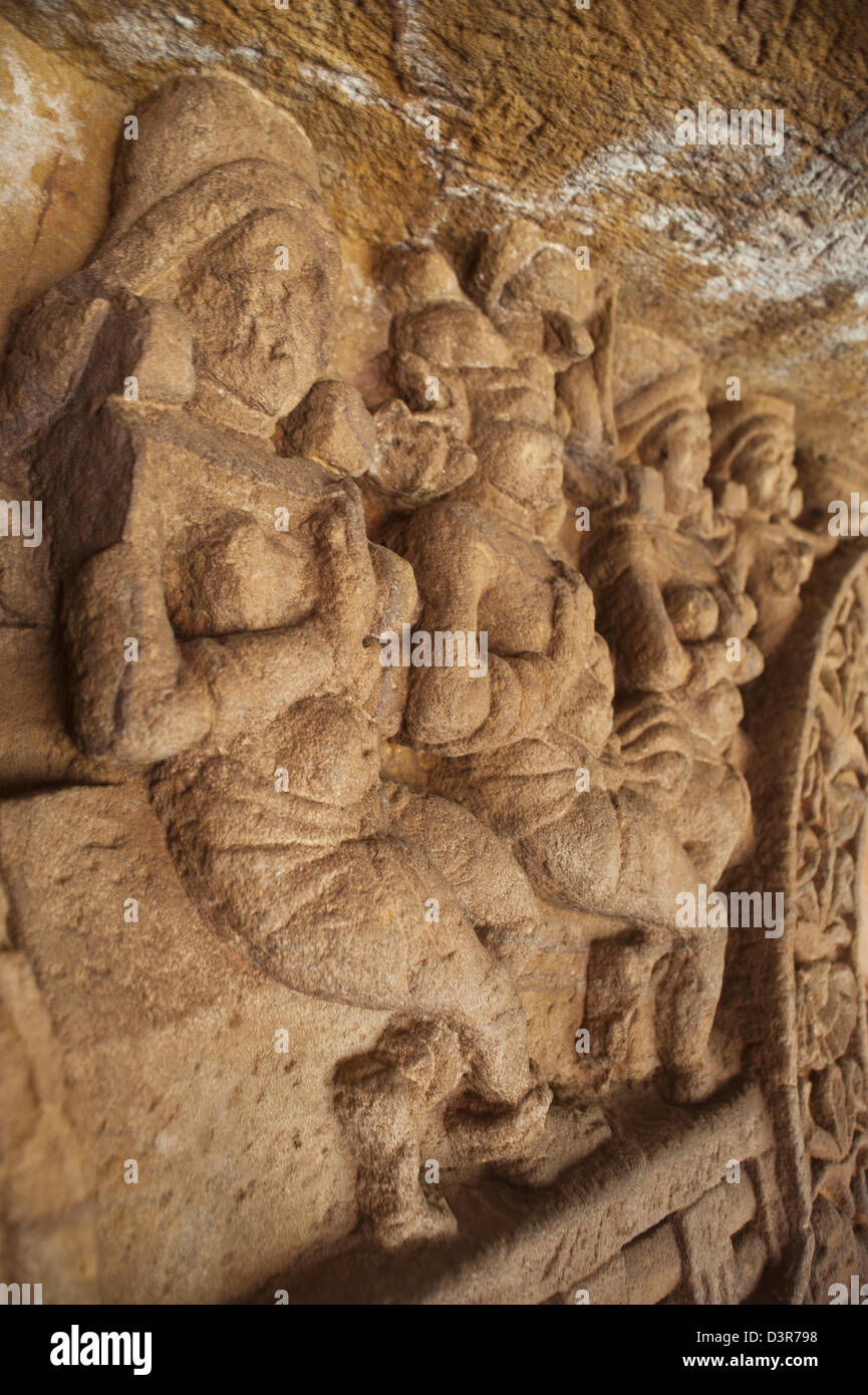 Dettagli di intagli in corrispondenza di un sito archeologico, Udayagiri e Khandagiri Grotte, Bhubaneswar, Orissa, India Foto Stock