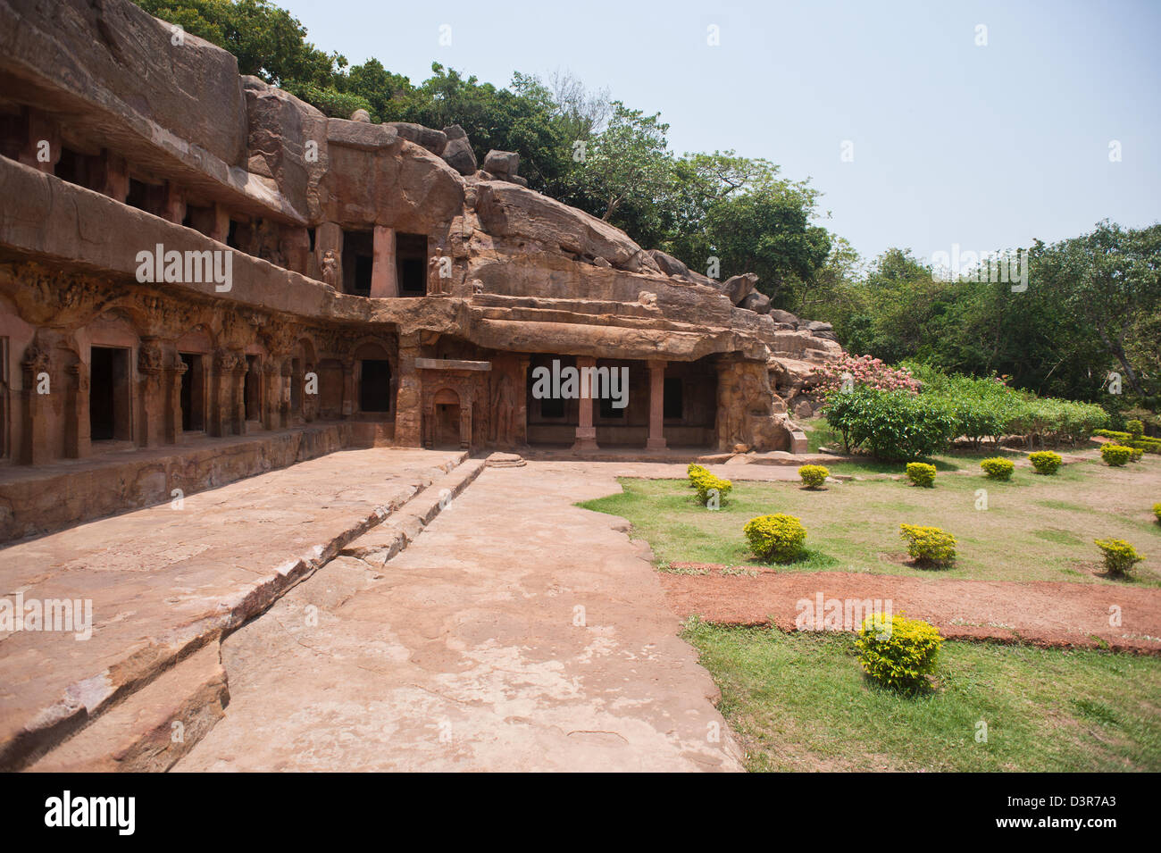 Resti di edifici in corrispondenza di un sito archeologico, Udayagiri e Khandagiri Grotte, Bhubaneswar, Orissa, India Foto Stock
