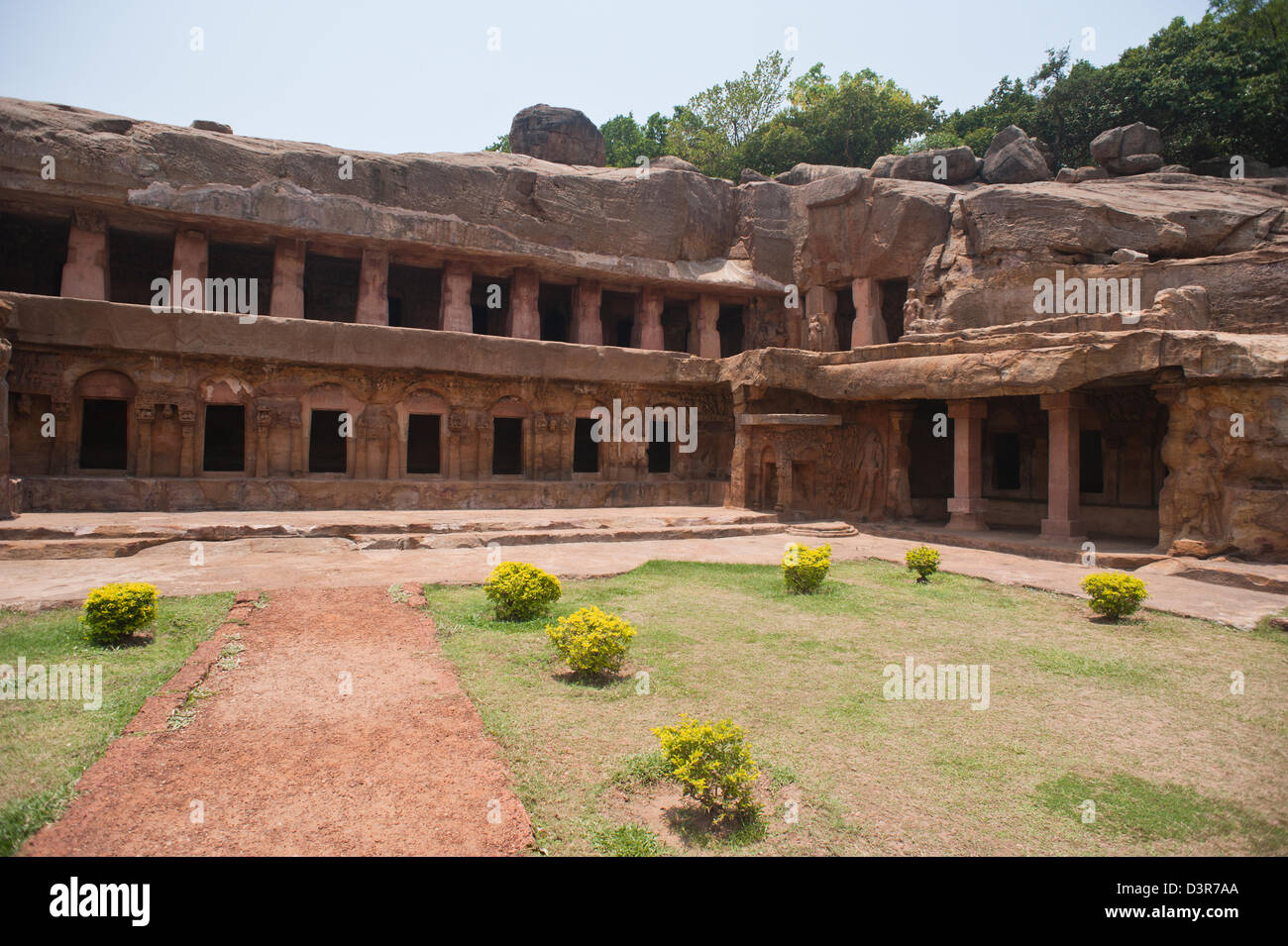 Resti di edifici in corrispondenza di un sito archeologico, Udayagiri e Khandagiri Grotte, Bhubaneswar, Orissa, India Foto Stock