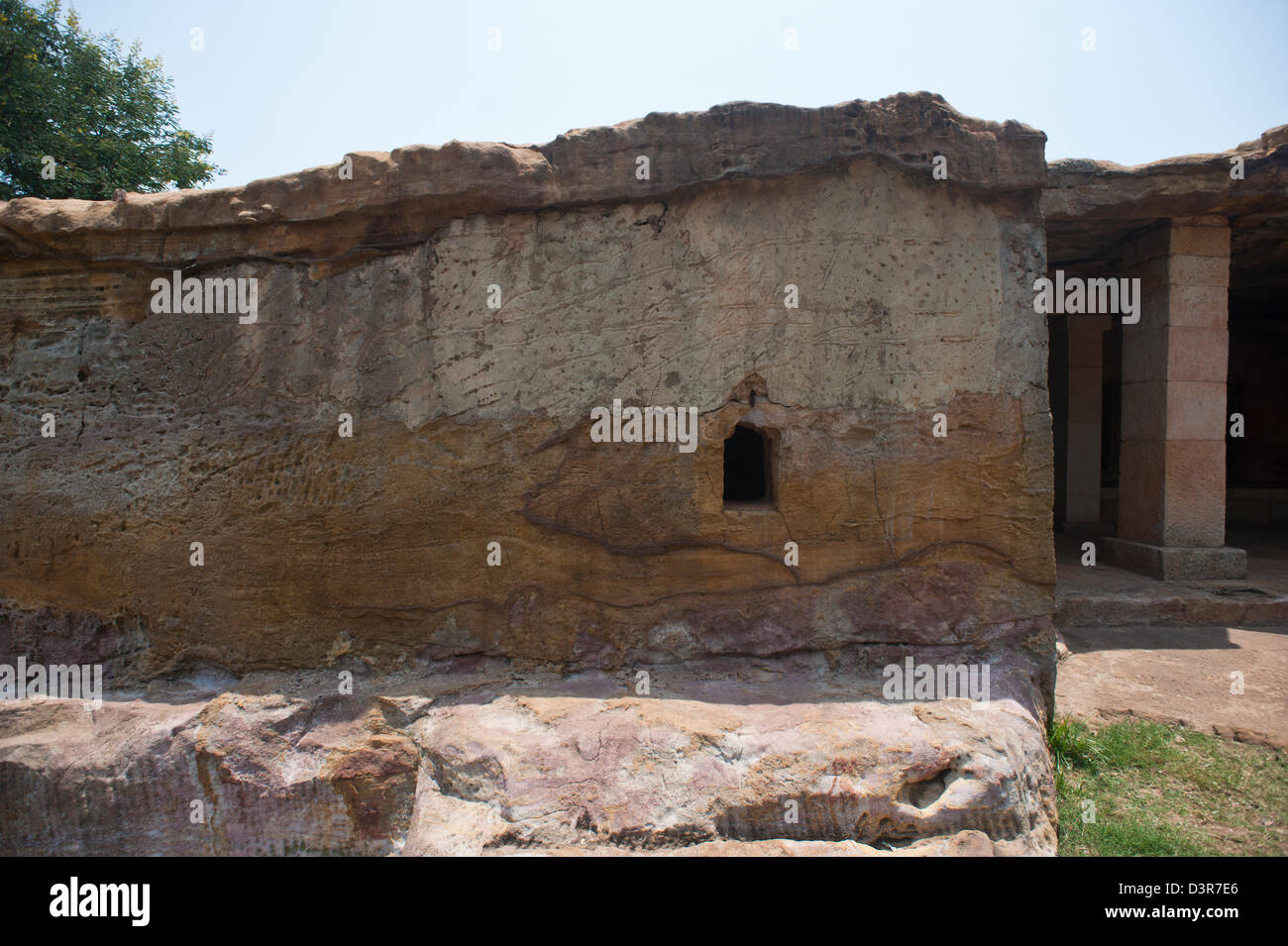 Resti di edifici in corrispondenza di un sito archeologico, Udayagiri e Khandagiri Grotte, Bhubaneswar, Orissa, India Foto Stock