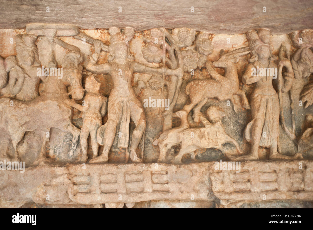 Dettagli di intagli in corrispondenza di un sito archeologico, Udayagiri e Khandagiri Grotte, Bhubaneswar, Orissa, India Foto Stock