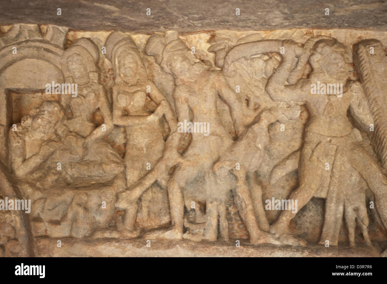 Dettagli di intagli in corrispondenza di un sito archeologico, Udayagiri e Khandagiri Grotte, Bhubaneswar, Orissa, India Foto Stock