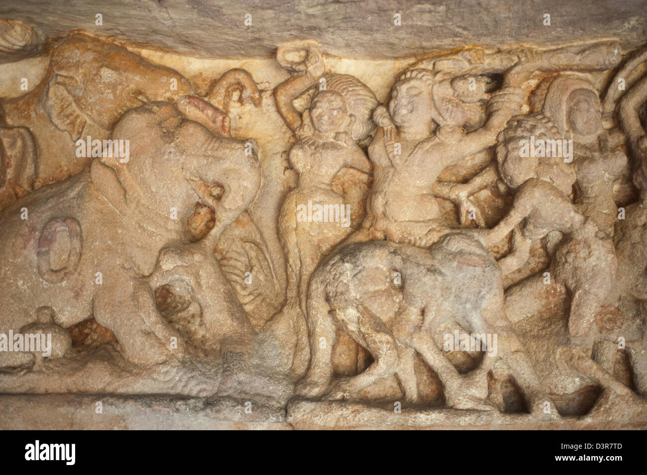 Dettagli di intagli in corrispondenza di un sito archeologico, Udayagiri e Khandagiri Grotte, Bhubaneswar, Orissa, India Foto Stock
