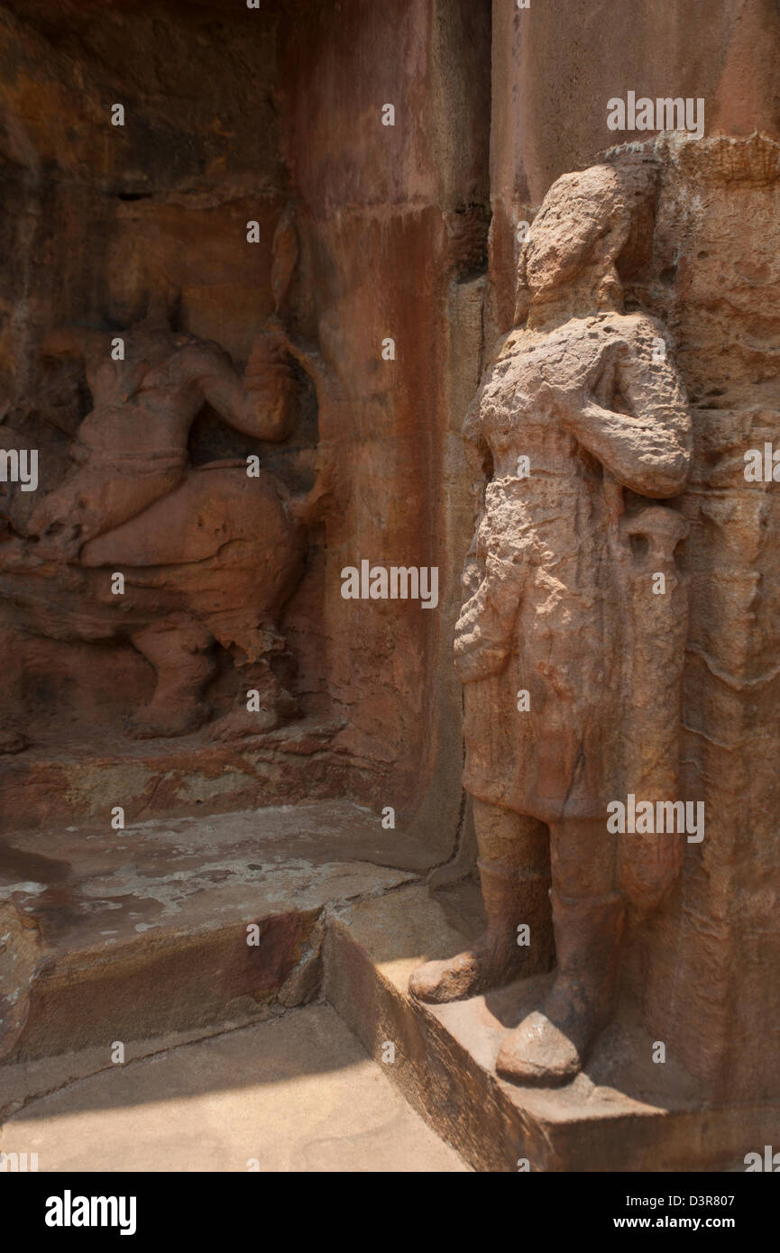 Dettagli di una statua di un sito archeologico, Udayagiri e Khandagiri Grotte, Bhubaneswar, Orissa, India Foto Stock