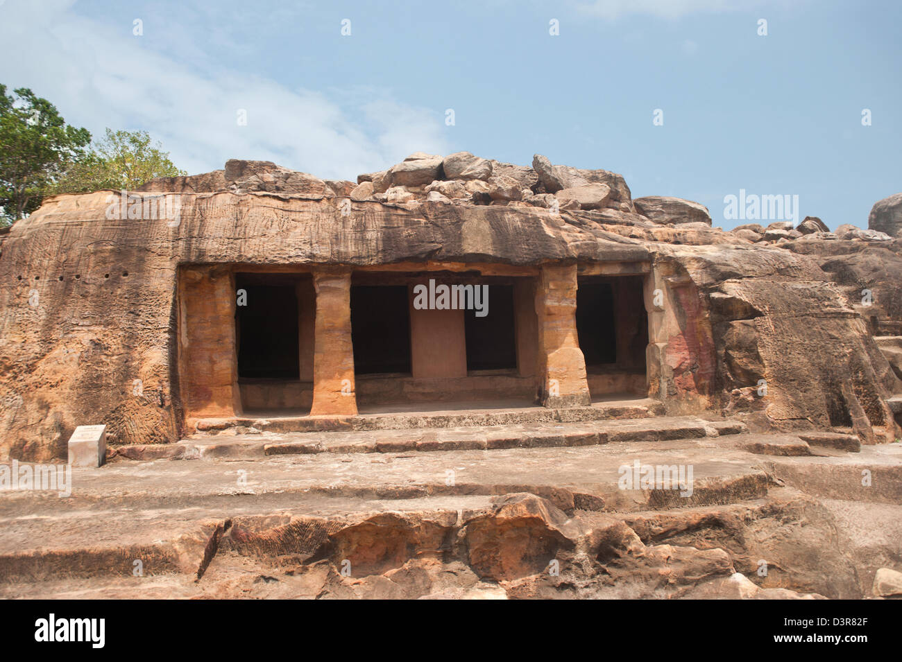 Resti di edifici in corrispondenza di un sito archeologico, Udayagiri e Khandagiri Grotte, Bhubaneswar, Orissa, India Foto Stock