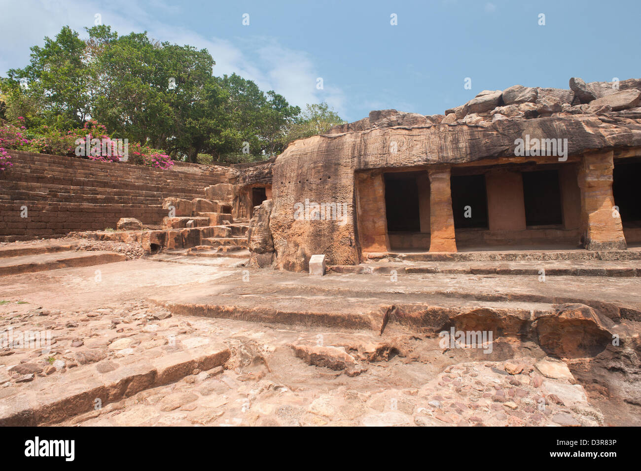 Resti di edifici in corrispondenza di un sito archeologico, Udayagiri e Khandagiri Grotte, Bhubaneswar, Orissa, India Foto Stock