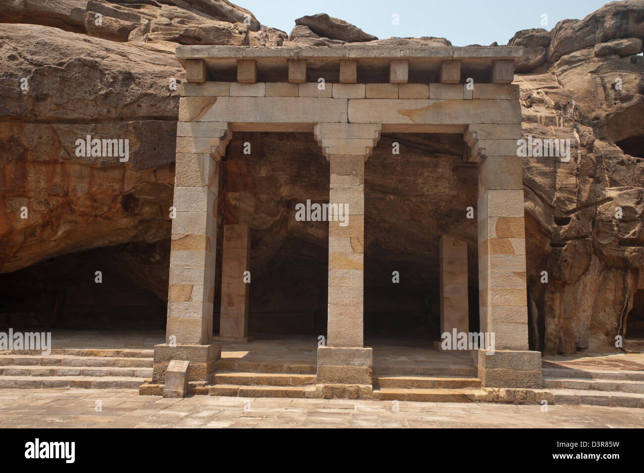 Facciata di un edificio antico, Udayagiri e Khandagiri Grotte, Bhubaneswar, Orissa, India Foto Stock