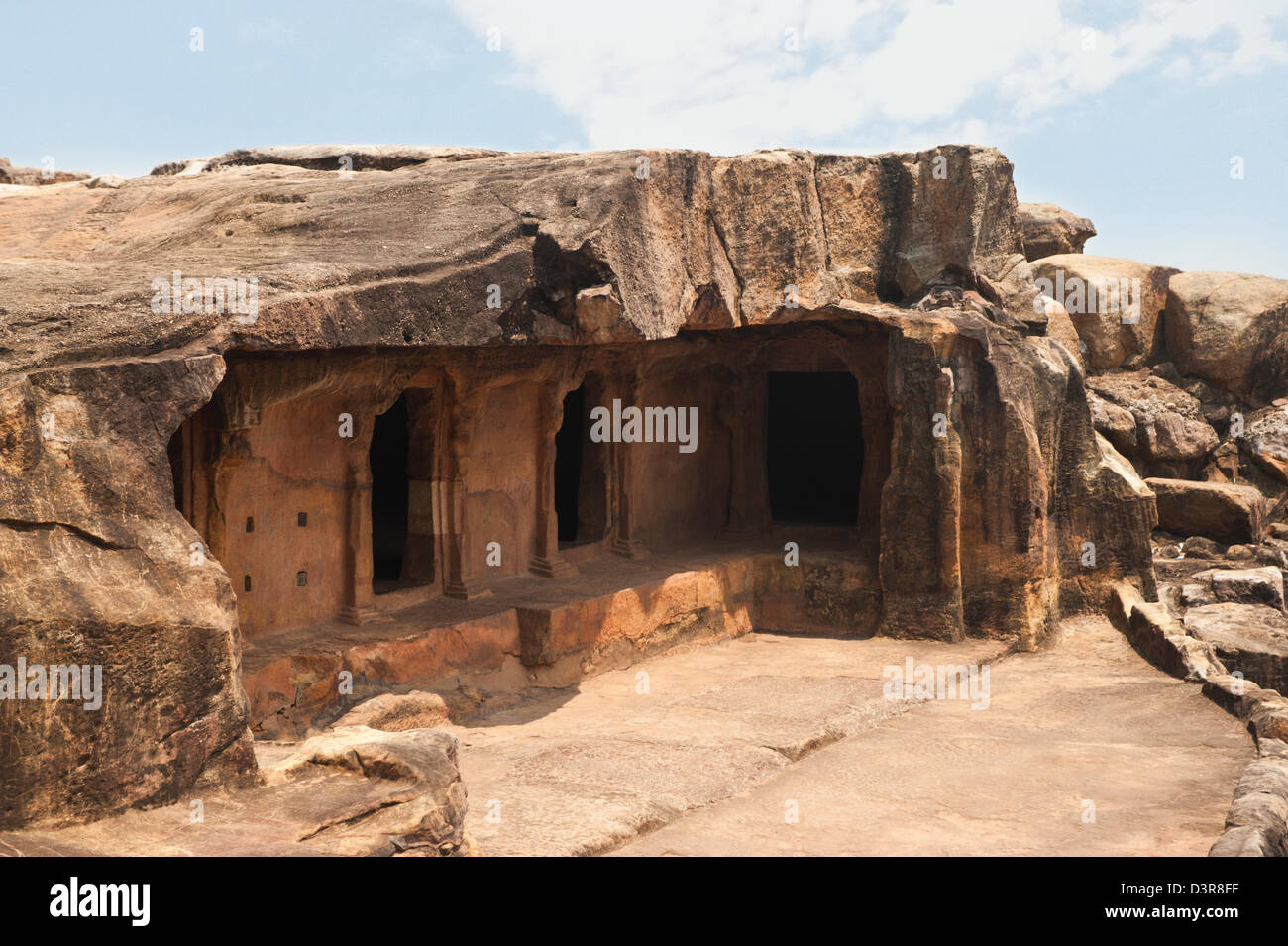 Facciata di un edificio antico, Udayagiri e Khandagiri Grotte, Bhubaneswar, Orissa, India Foto Stock