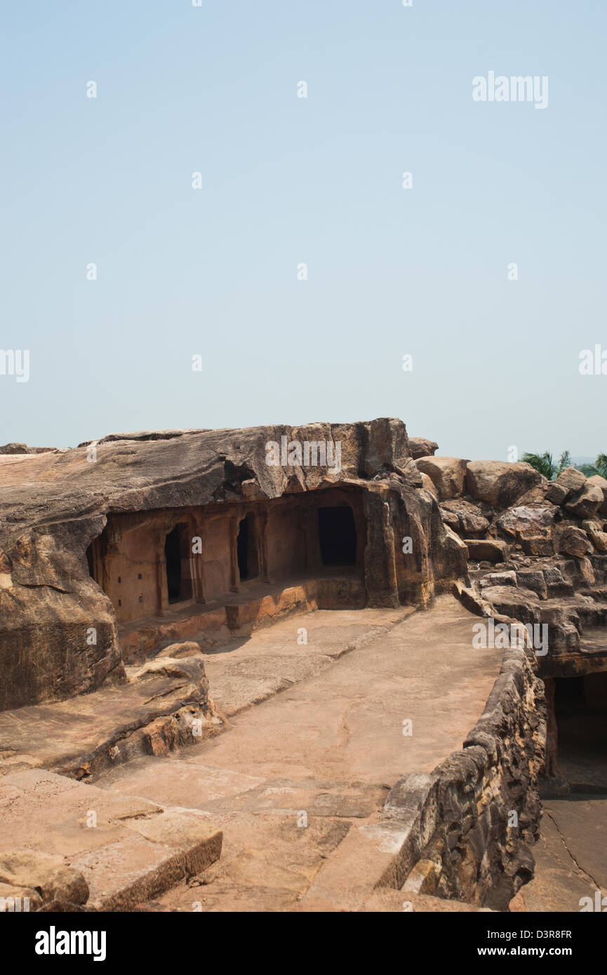 Facciata di un edificio antico, Udayagiri e Khandagiri Grotte, Bhubaneswar, Orissa, India Foto Stock