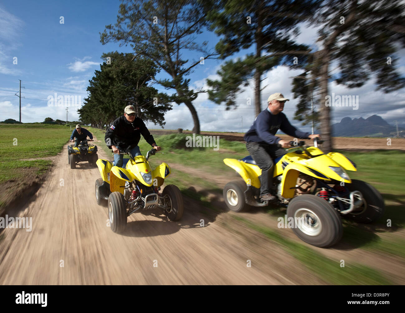 Tre uomini racing moto quad in Stellenbosh Foto Stock