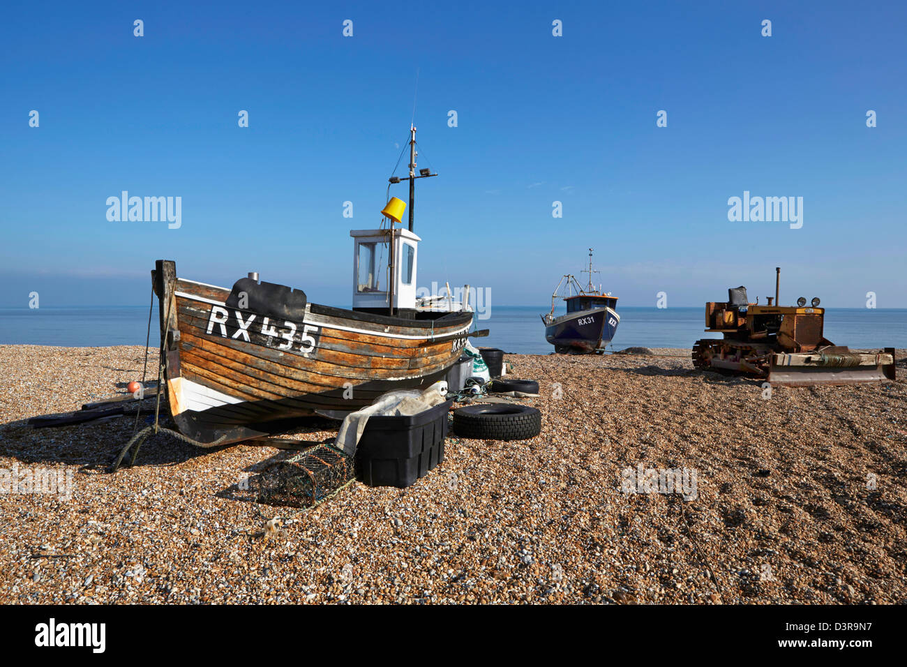Dungeness barche da pesca redatto sulla spiaggia Foto Stock