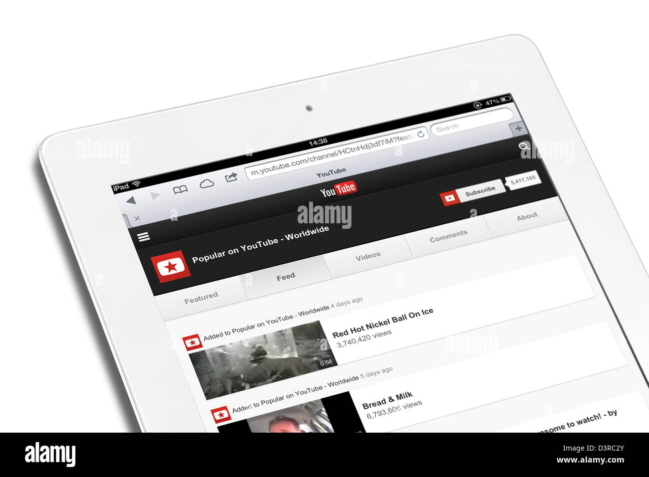 Guardando il video più famosi in tutto il mondo su YouTube utilizzando una quarta generazione di iPad Foto Stock