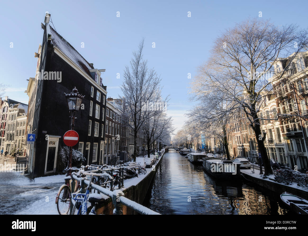 Le vecchie case e canal nel quartiere Jordaan di Amsterdam, Paesi Bassi Foto Stock