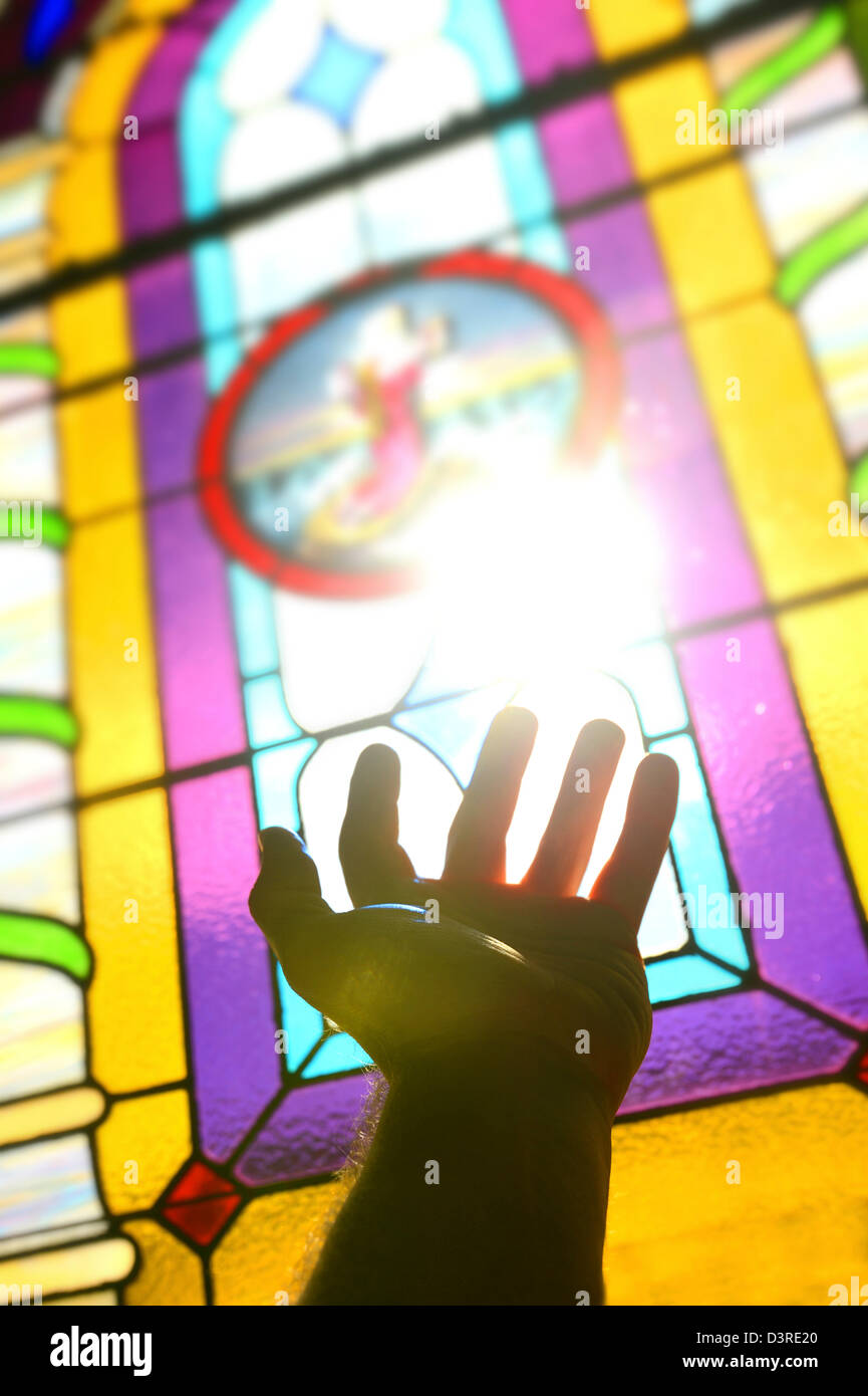 Supplica a Dio: mano sollevata a Gesù Foto Stock
