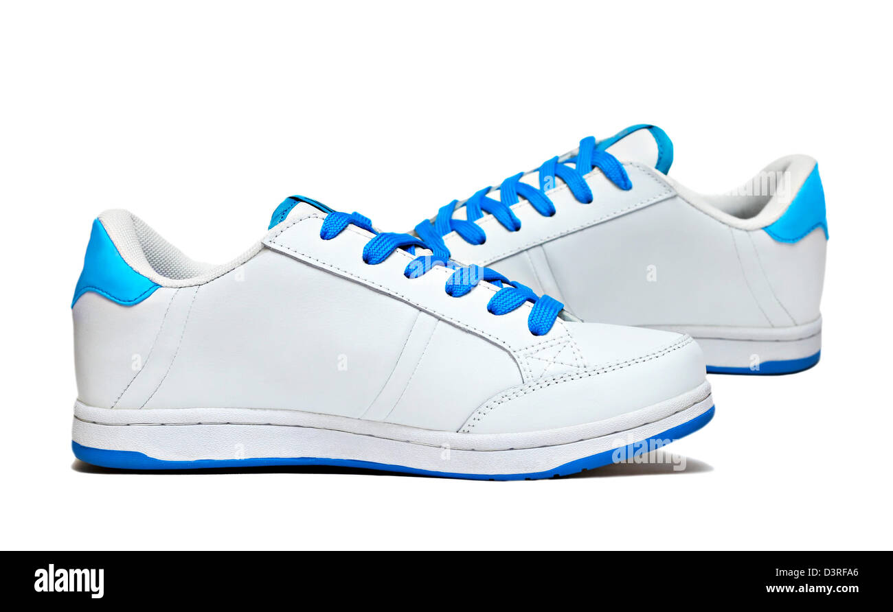 Bianco scarpe sportive isolati su sfondo bianco Foto Stock