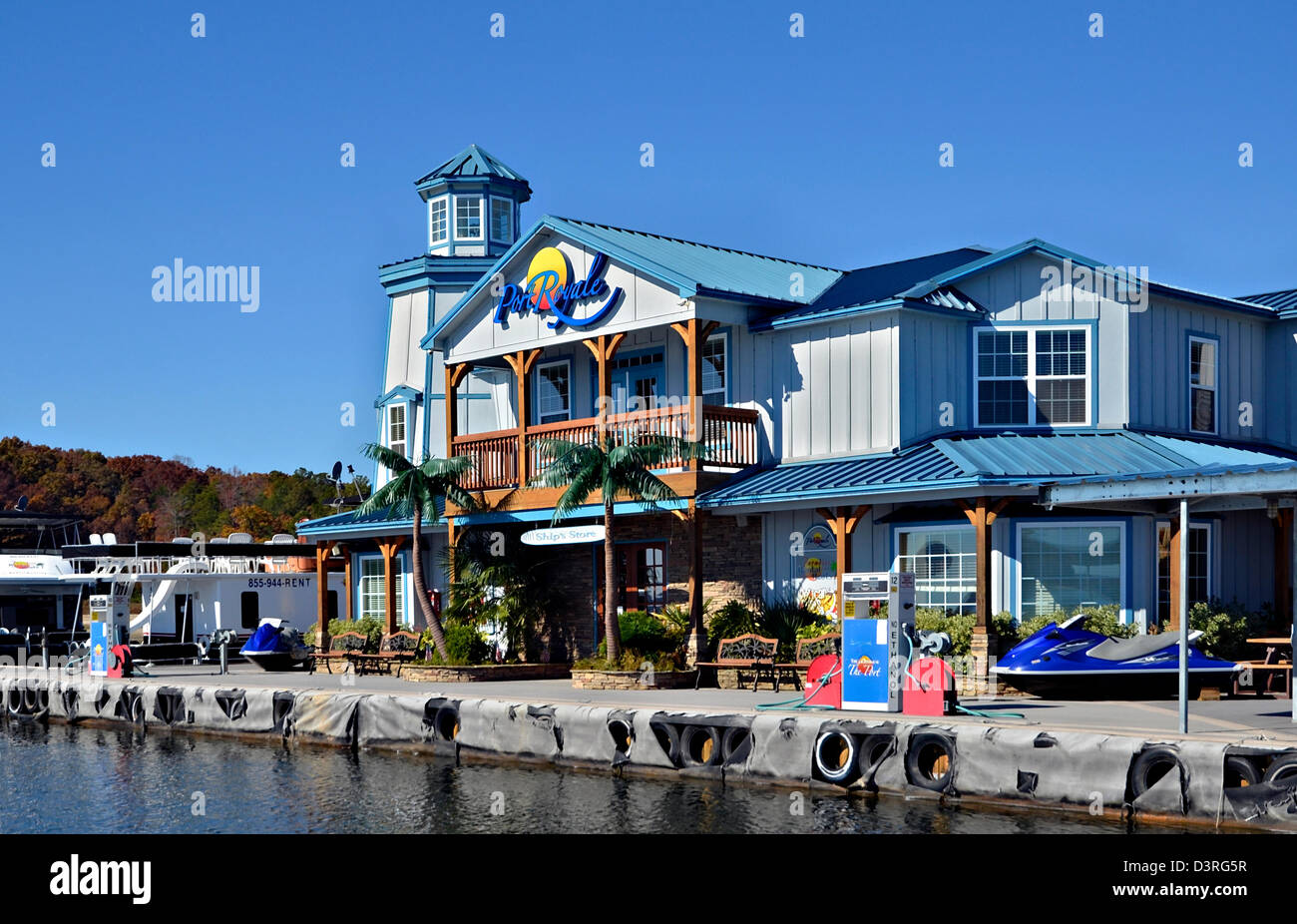 Colorate e marina ristorante sul lago. Foto Stock