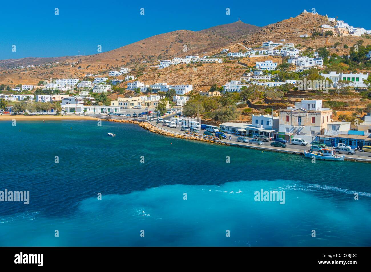 Da Atene di prendere un traghetto per visitare le isole greche, Ios è la prima fermata in viaggi attraverso il Mare Egeo Foto Stock