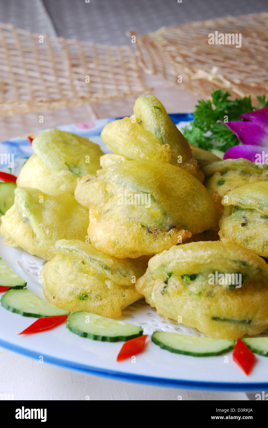 Il cibo in Cina--campo fritto con foglie di menta Foto Stock