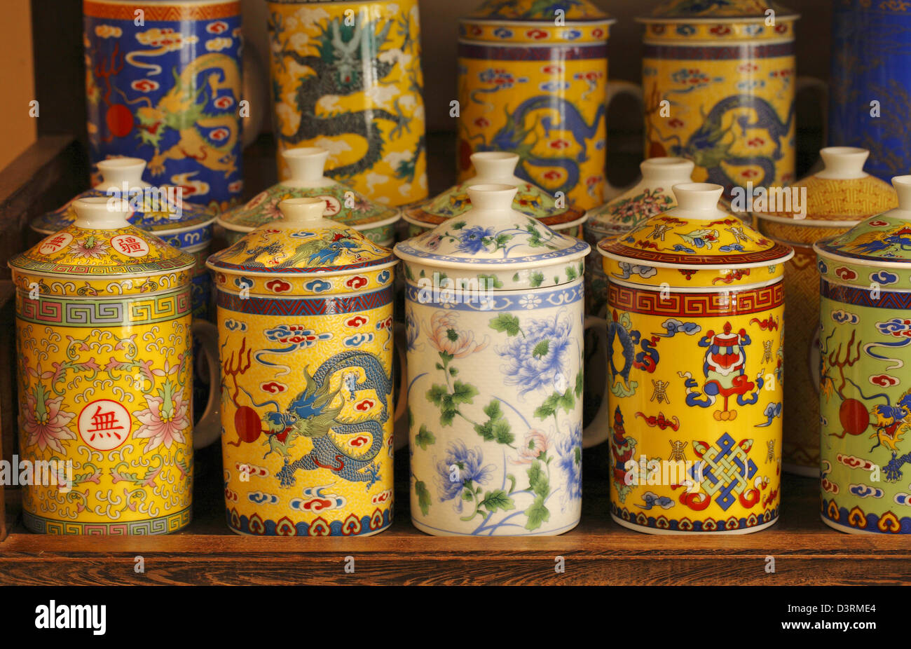 Ceramiche cinesi, Tea Cups, souvenir shop in San Francisco, Stati Uniti d'America Foto Stock