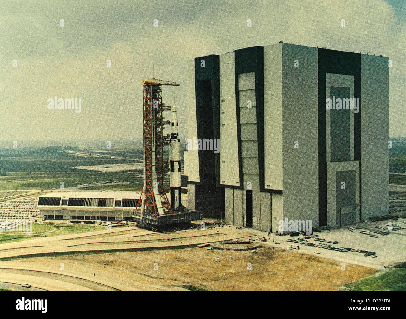 Il razzo Saturn SA-5 è raffigurato in una foto lucida, che mostra i contributi della NASA alla storia del volo spaziale. Il SA-5 è stato una parte fondamentale dello sviluppo del primo razzo Saturn della NASA, portando alla futura esplorazione spaziale. Foto Stock