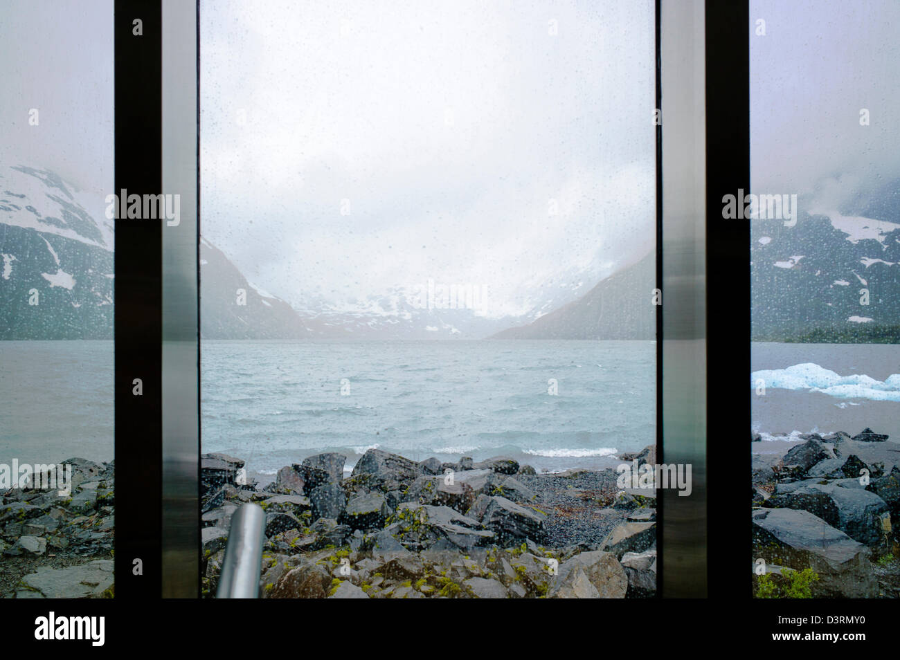 Visualizzare le finestre grandi, Boggs Visitor Center, Lago di Portage Portage Glacier, Chugach National Forest, Portage, Alaska, STATI UNITI D'AMERICA Foto Stock